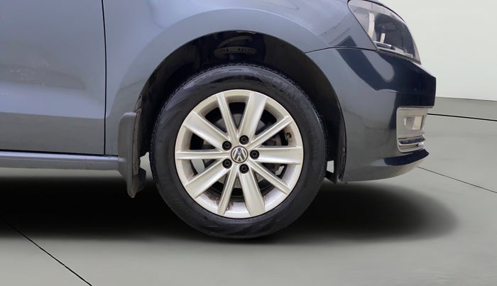 2016 Volkswagen Vento HIGHLINE 1.6 MPI, Petrol, Manual, 1,13,438 km, Right Front Wheel