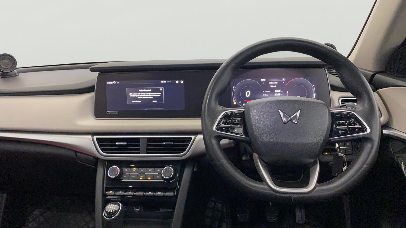 2022 Mahindra XUV700 AX 5 P MT 7 STR, Petrol, Manual, 33,015 km, Steering Wheel Close Up