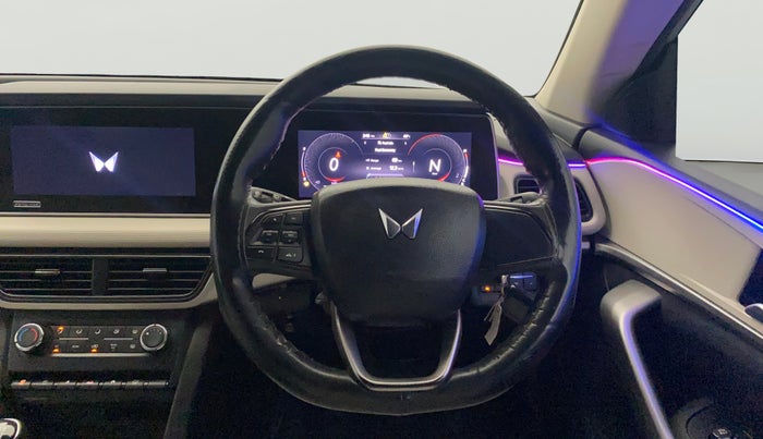 2022 Mahindra XUV700 AX 3 D MT 7 STR, Diesel, Manual, 1,31,555 km, Steering Wheel Close Up