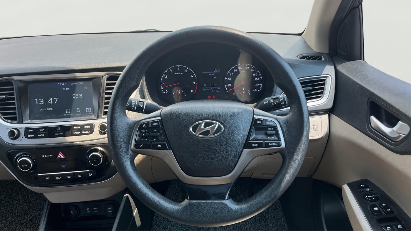 2017 Hyundai Verna 1.6 VTVT SX, Petrol, Manual, 37,459 km, Steering Wheel Close Up