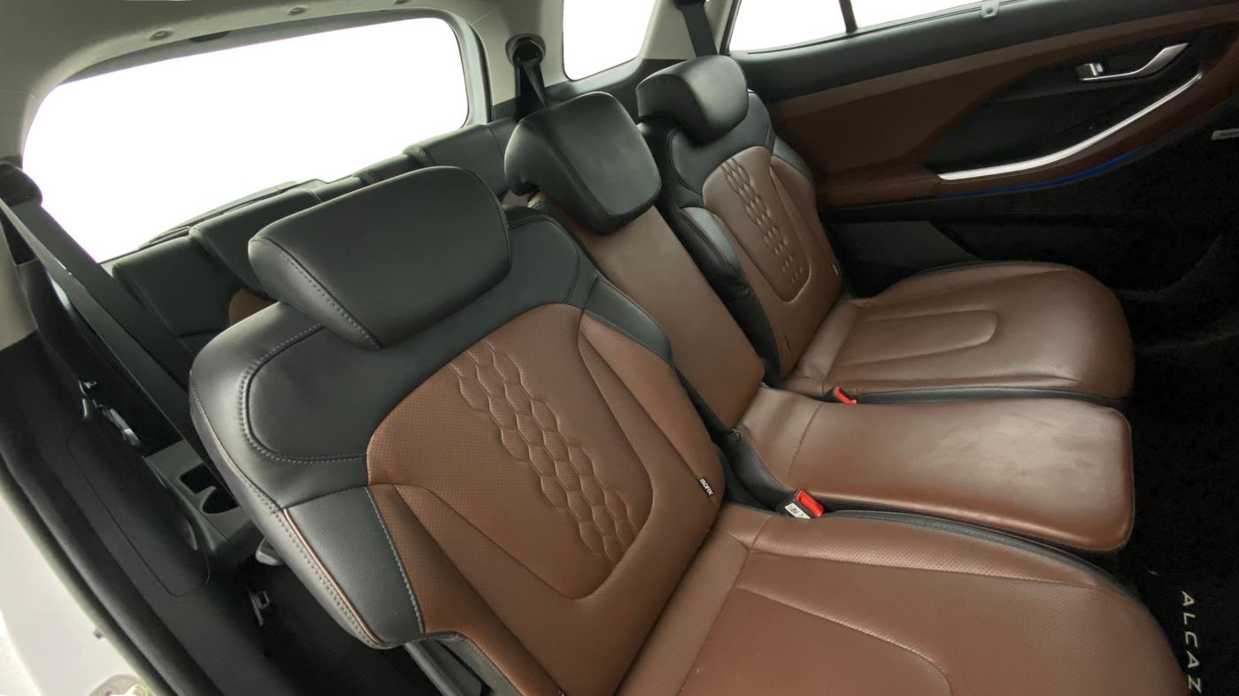 2021 Hyundai ALCAZAR 2.0 SIGNATURE (O) AT 6STR, Petrol, Automatic, 49,185 km, Right Side Rear Door Cabin
