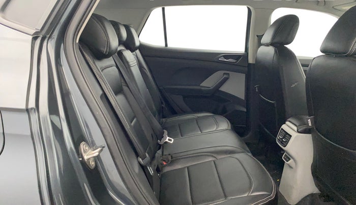 2023 Skoda KUSHAQ AMBITION 1.5 TSI DSG, Petrol, Automatic, 32,725 km, Right Side Rear Door Cabin