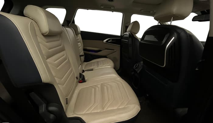 2022 KIA CARENS LUXURY PLUS 1.4 PETROL 7 STR, Petrol, Manual, 37,223 km, Right Side Rear Door Cabin