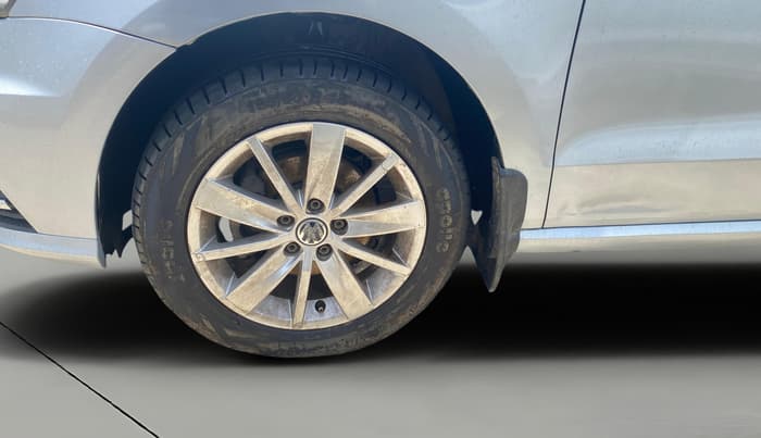 2017 Volkswagen Ameo HIGHLINE PLUS 1.5L AT 16 ALLOY, Diesel, Automatic, 1,06,109 km, Left Front Wheel