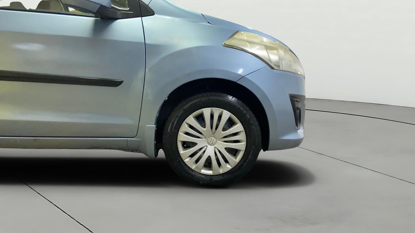 2012 Maruti Ertiga VXI, CNG, Manual, 1,21,839 km, Right Front Wheel