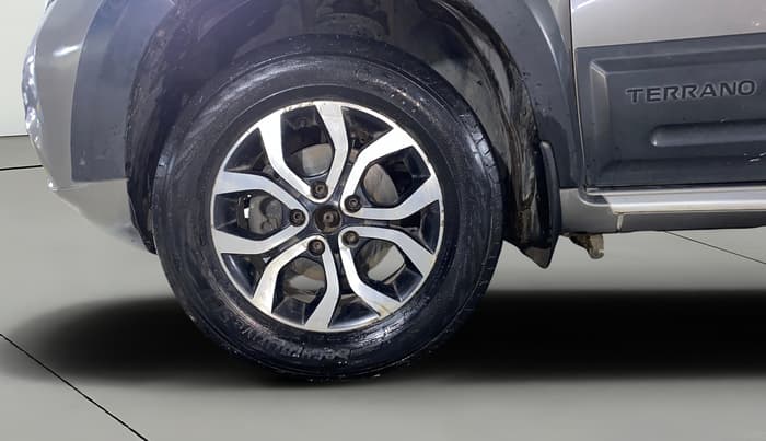 2016 Nissan Terrano XL (D), Diesel, Manual, 1,18,643 km, Left Front Wheel