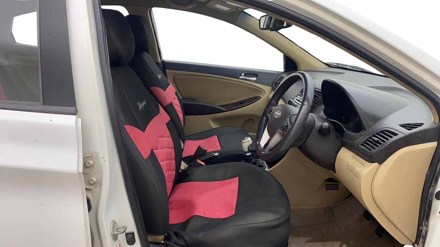 2012 Hyundai Verna FLUIDIC 1.6 CRDI SX, Diesel, Manual, 1,11,560 km, Right Side Front Door Cabin