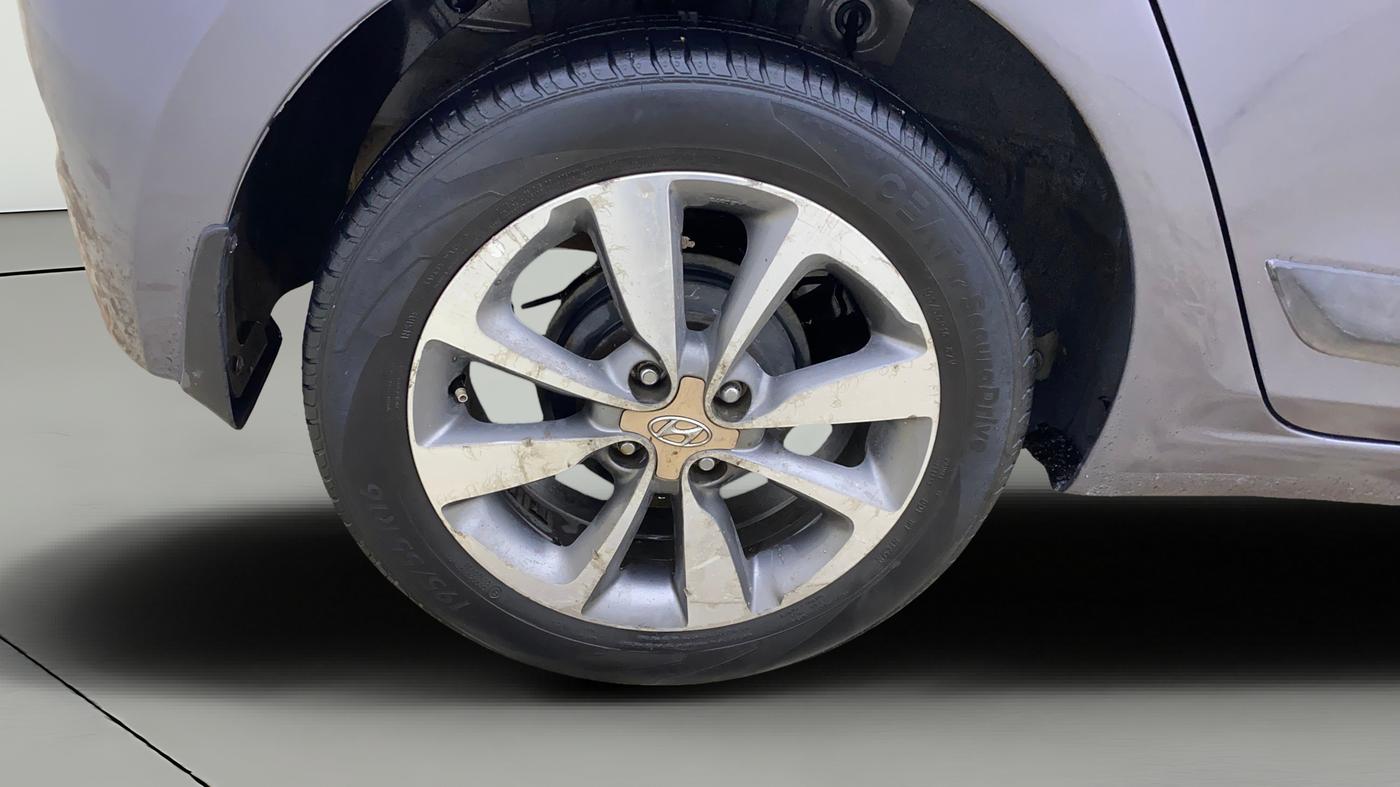 2016 Hyundai Elite i20 ASTA 1.2, CNG, Manual, 1,38,729 km, Right Rear Wheel
