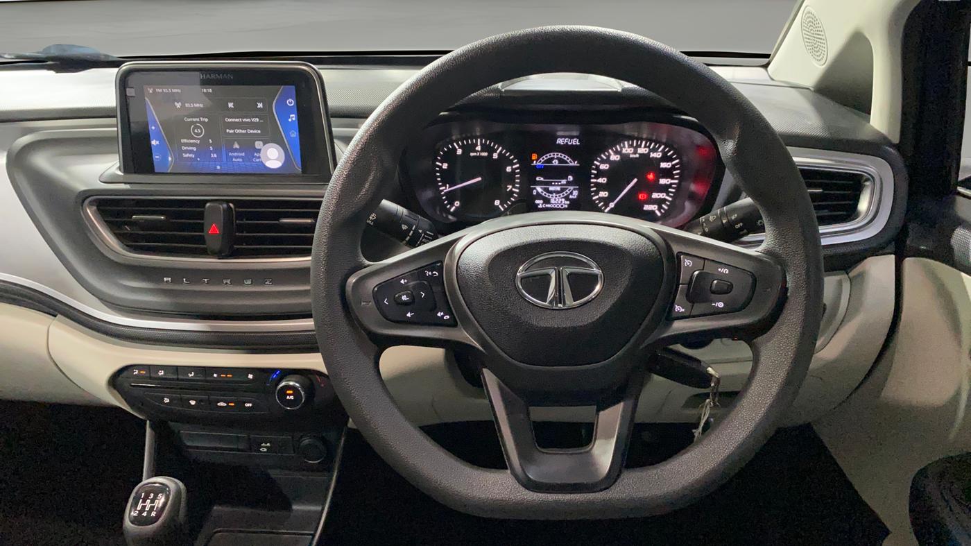 2023 Tata ALTROZ XM PLUS SUNROOF, CNG, Manual, 16,224 km, Steering Wheel Close Up