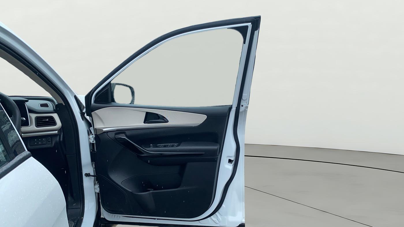 2022 Mahindra XUV700 AX 5 D AT 5 STR, Diesel, Automatic, 31,102 km, RHS Front Door