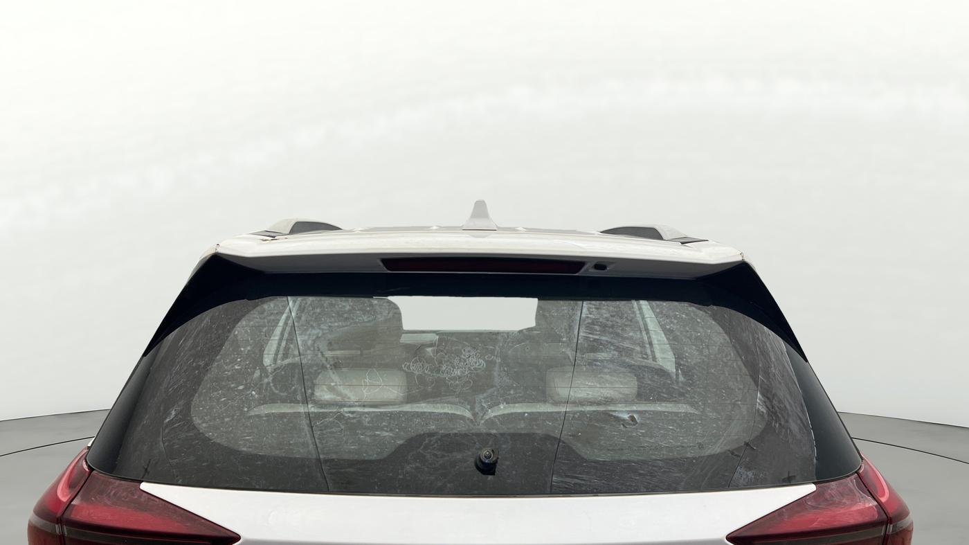 2025 Mahindra XUV700 AX 7 LUXURY P AT 7 STR, Petrol, Automatic, 2,511 km, Rear Windshield