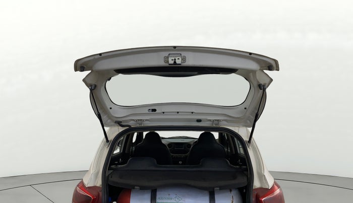 2017 Hyundai Grand i10 SPORTZ 1.2 KAPPA VTVT, CNG, Manual, 1,17,109 km, Boot Door Open