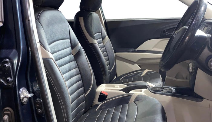 2022 Mahindra XUV300 W6 1.5 DIESEL AMT, Diesel, Automatic, 91,756 km, Right Side Front Door Cabin