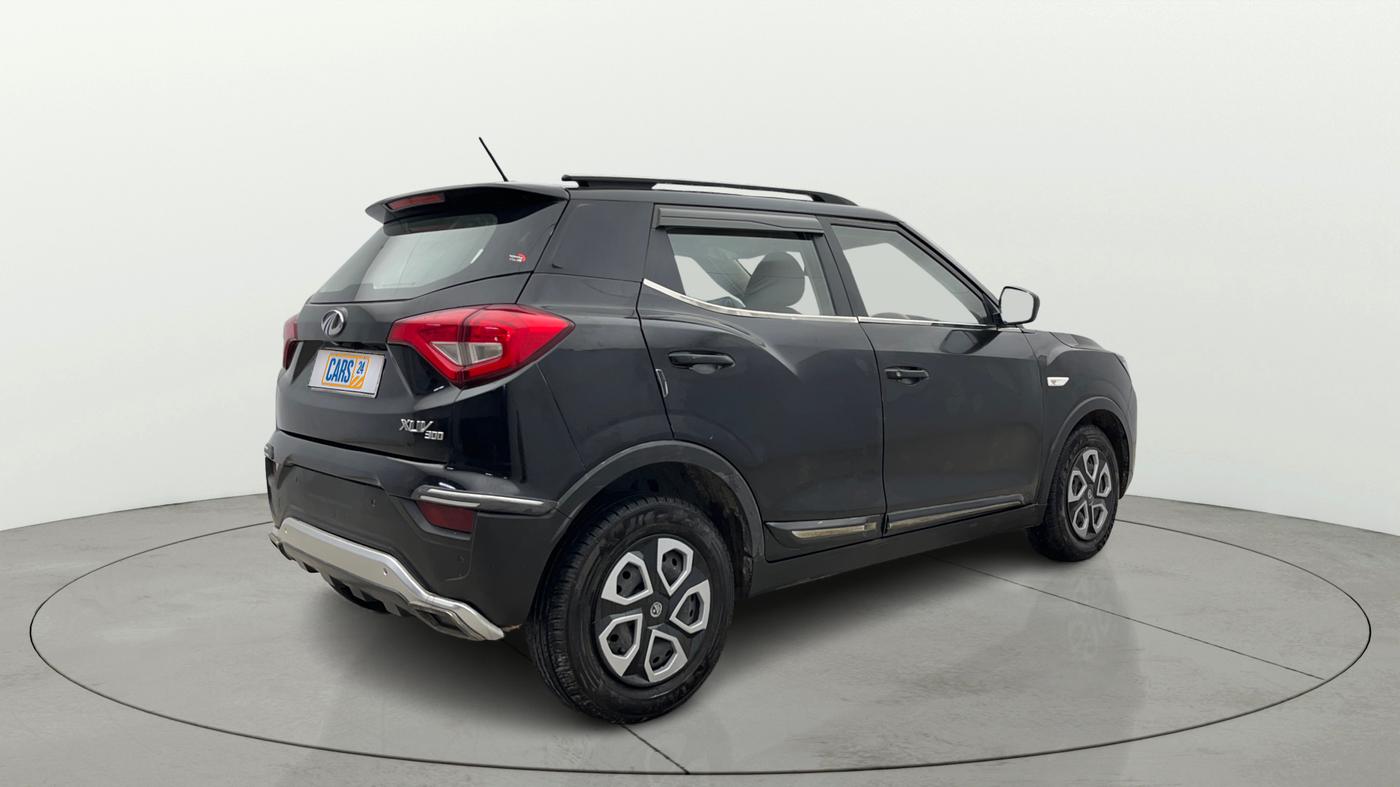 2021 Mahindra XUV300 W6 1.2 PETROL, Petrol, Manual, 1,18,178 km, Right Back Diagonal