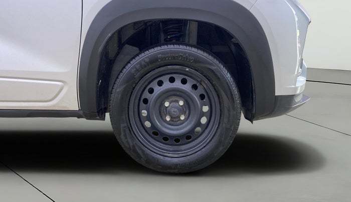 2024 Renault Kiger RXE MT, Petrol, Manual, 677 km, Right Front Wheel