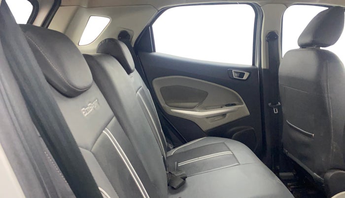 2014 Ford Ecosport TITANIUM 1.0L ECOBOOST, Petrol, Manual, 1,00,191 km, Right Side Rear Door Cabin