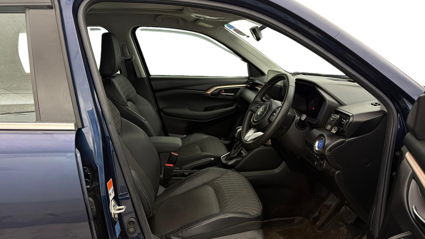 2026 Maruti Grand Vitara Alpha Plus (O) Hybrid e-CVT, Hybrid, Automatic, 13,041 km, Right Side Front Door Cabin