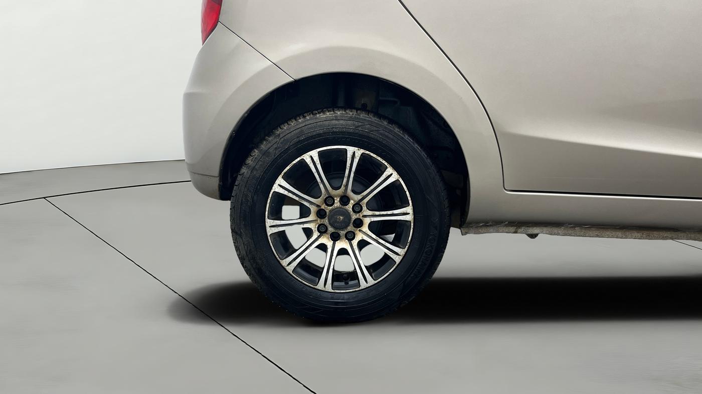 2015 Tata Bolt XE QUADRAJET, Diesel, Manual, 81,980 km, Right Rear Wheel