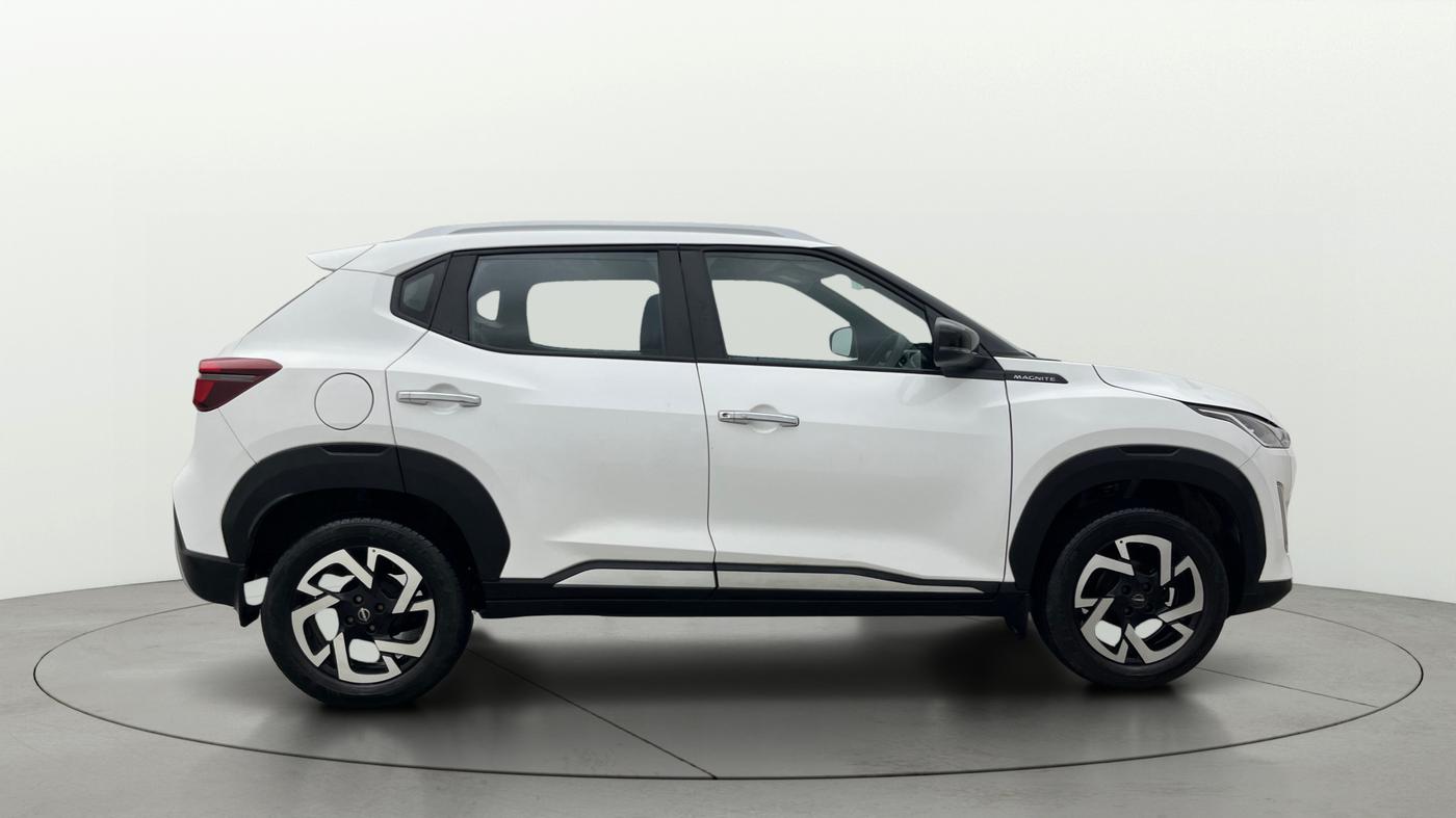 2022 Nissan MAGNITE XV MT, Petrol, Manual, 13,698 km, Right Side View
