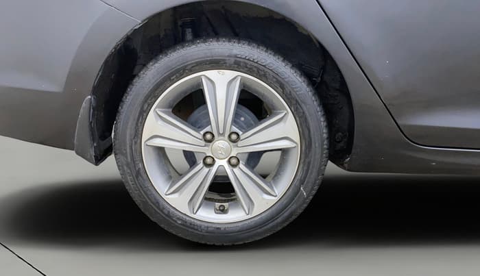 2018 Hyundai Verna 1.6 VTVT SX O, Petrol, Manual, 37,742 km, Right Rear Wheel