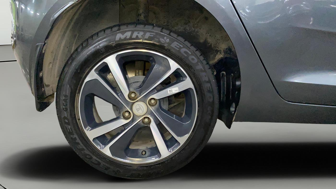2023 Tata ALTROZ XZA, Petrol, Automatic, 14,406 km, Right Rear Wheel