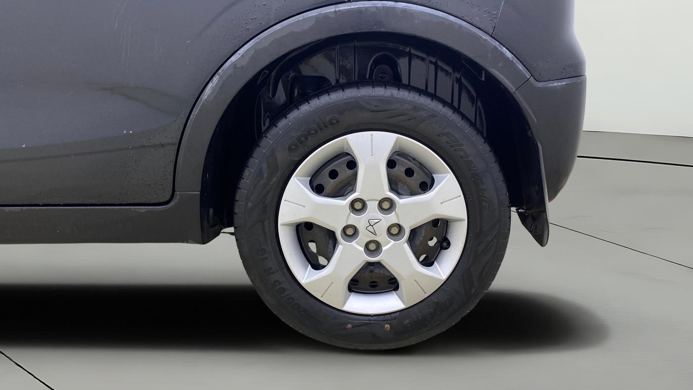2023 Mahindra XUV300 W6 1.5 Diesel, Diesel, Manual, 68,187 km, Left Rear Wheel