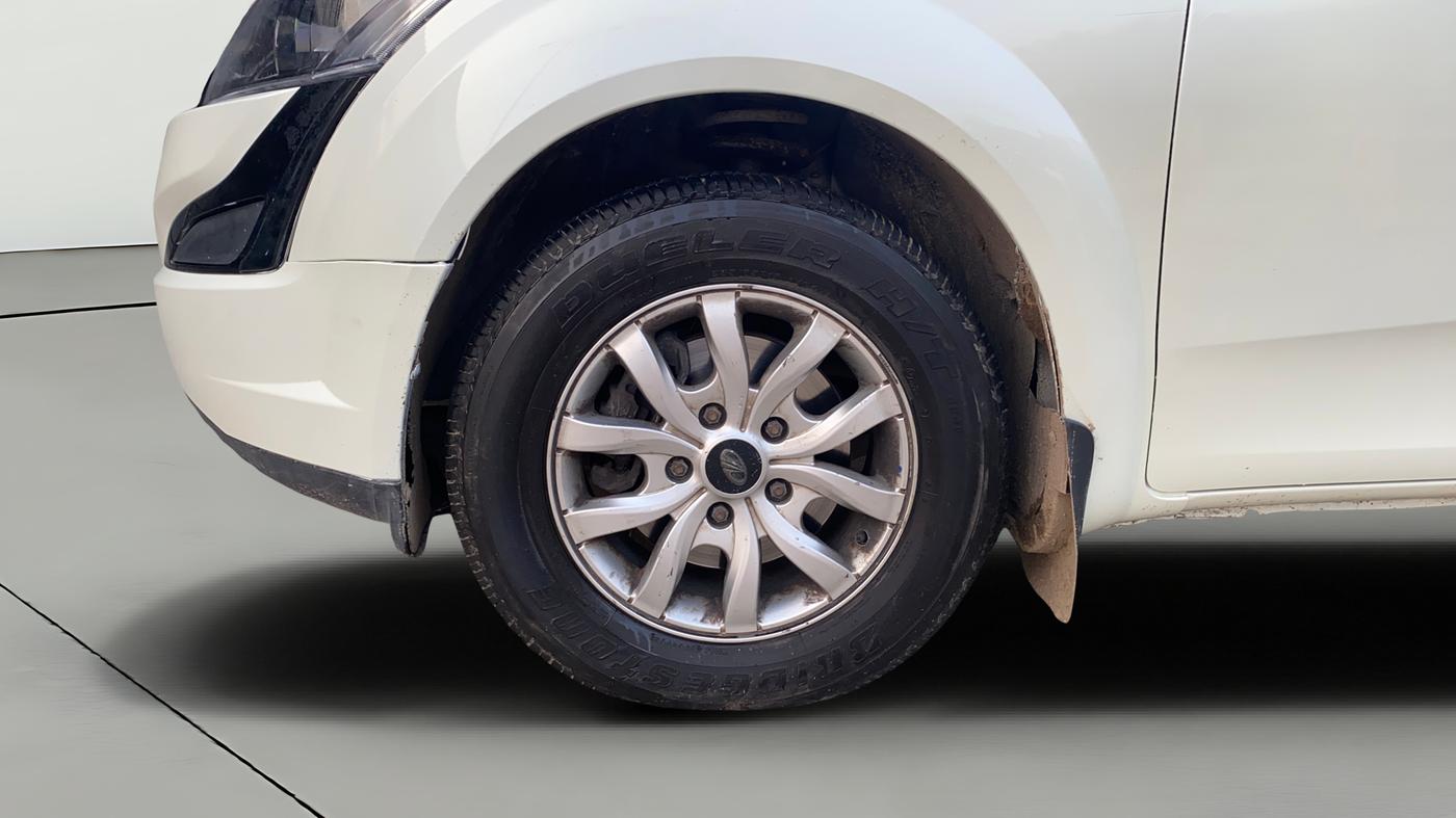 2019 Mahindra XUV500 W5, Diesel, Manual, 75,358 km, Left Front Wheel