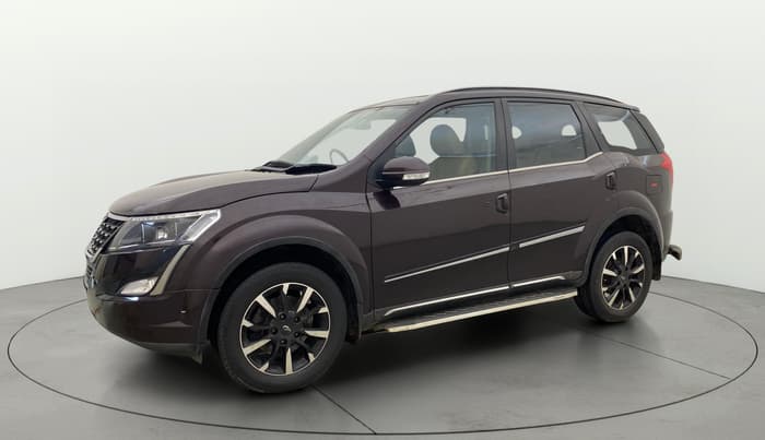 2018 Mahindra XUV500 W11 AT, Diesel, Automatic, 29,981 km, Left Front Diagonal
