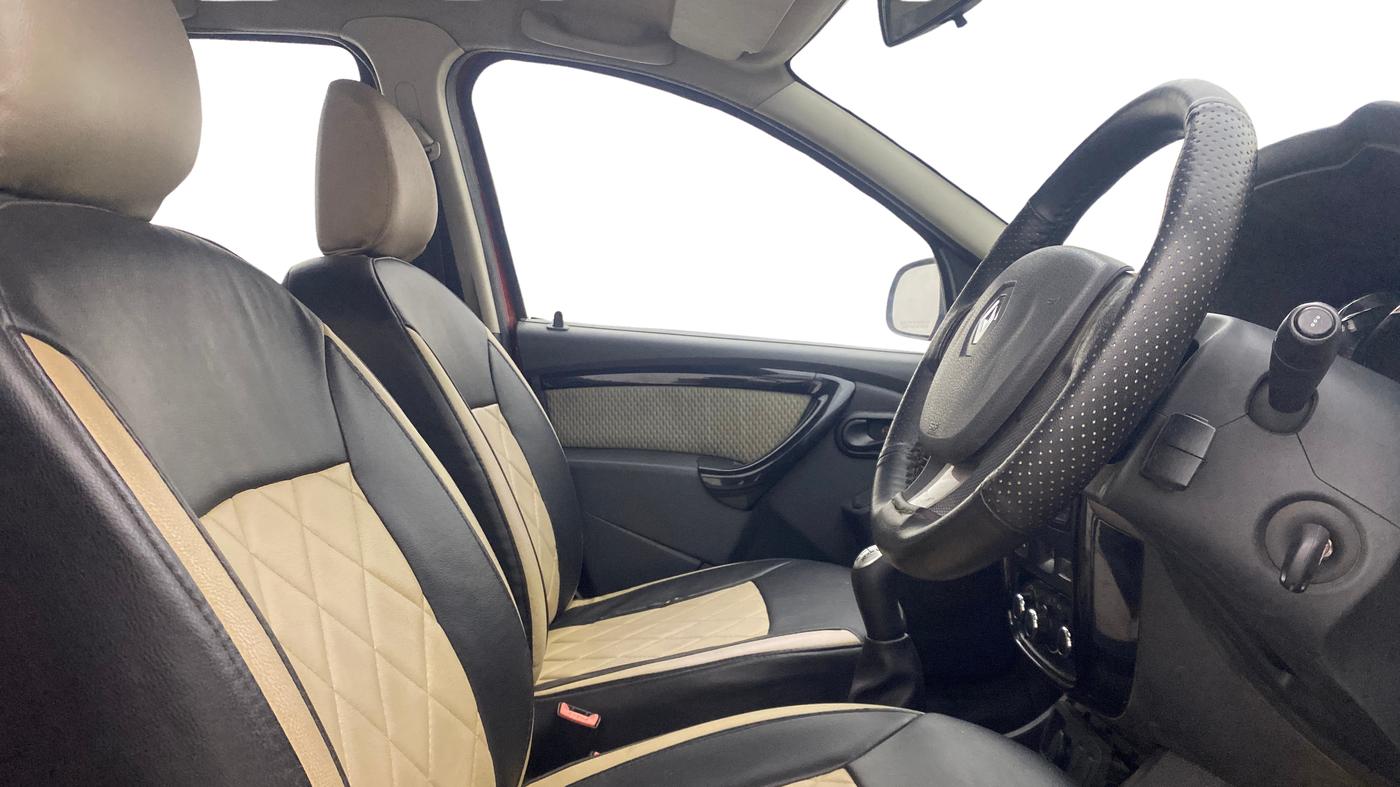 2015 Renault Duster 85 PS RXL DIESEL, Diesel, Manual, 1,18,559 km, Right Side Front Door Cabin