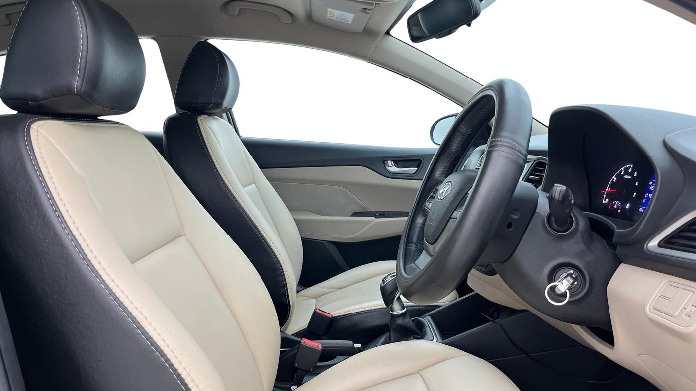2018 Hyundai Verna 1.6 VTVT SX, Petrol, Manual, 69,994 km, Right Side Front Door Cabin
