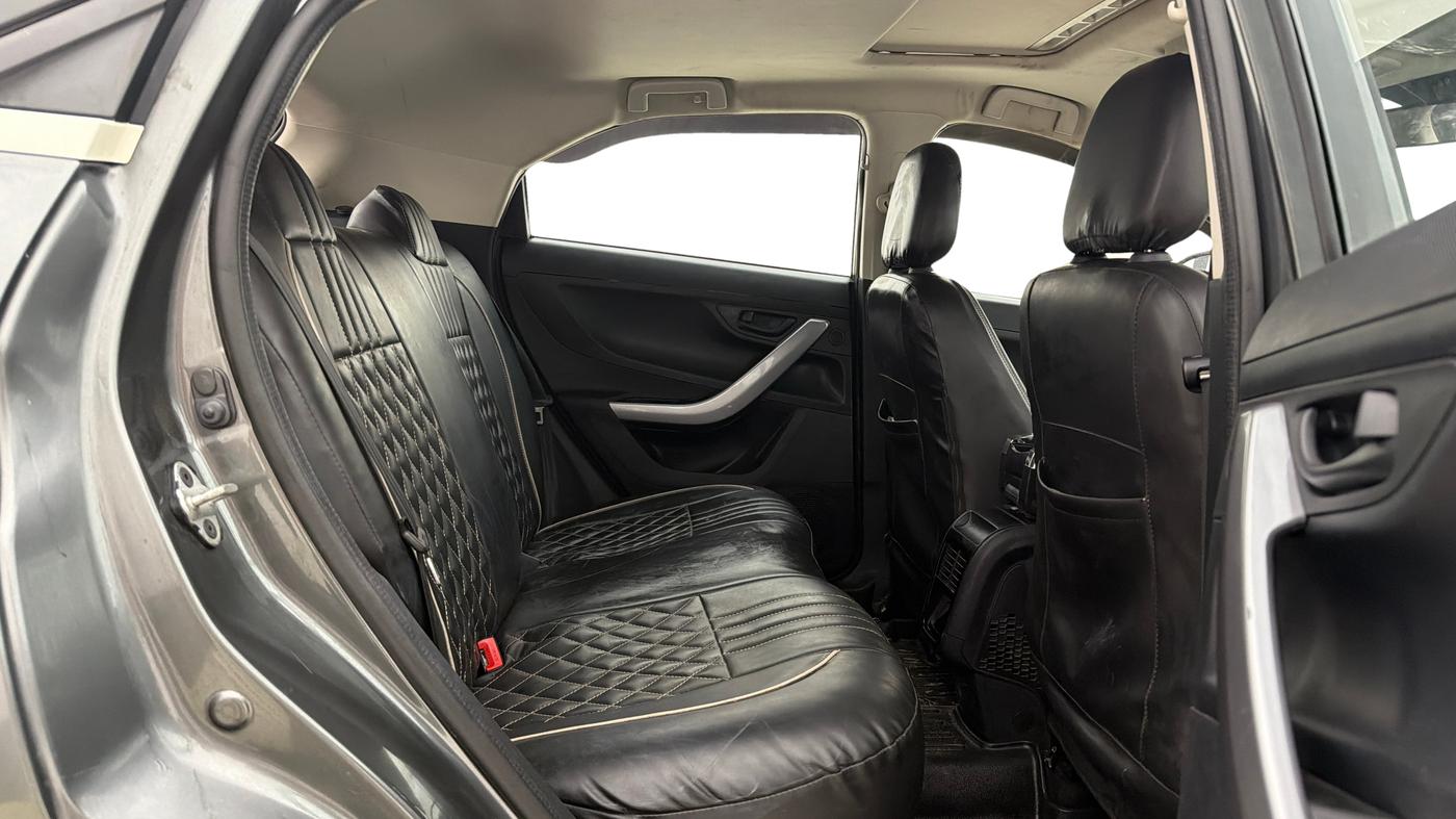 2022 Tata NEXON XM PLUS SUNROOF PETROL, Petrol, Manual, 60,341 km, Right Side Rear Door Cabin
