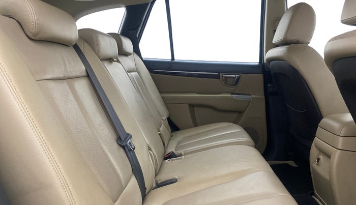 2013 Hyundai Santa Fe 4 WD AT, Diesel, Automatic, 1,22,204 km, Right Side Rear Door Cabin