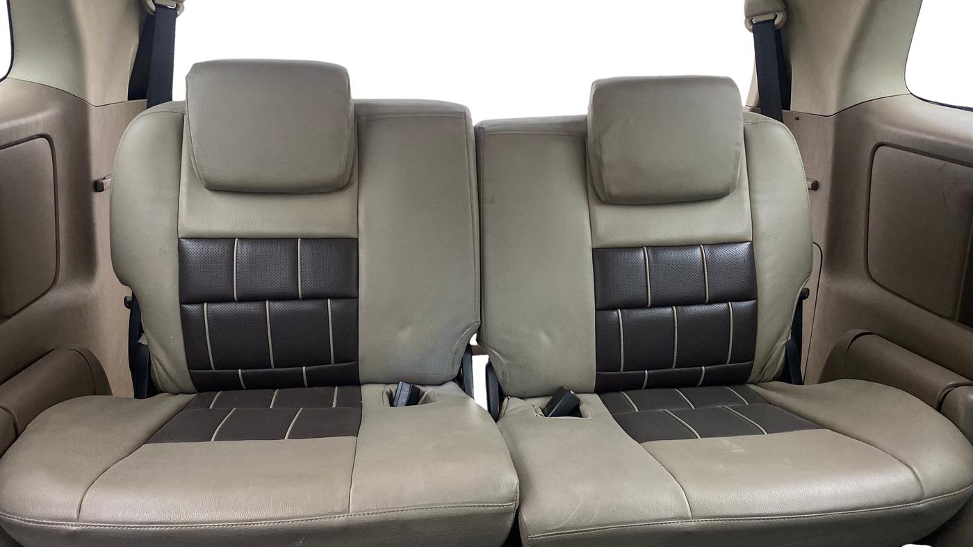2015 Toyota Innova 2.5 GX 8 STR, Diesel, Manual, 98,235 km, Third Seat Row ( optional )