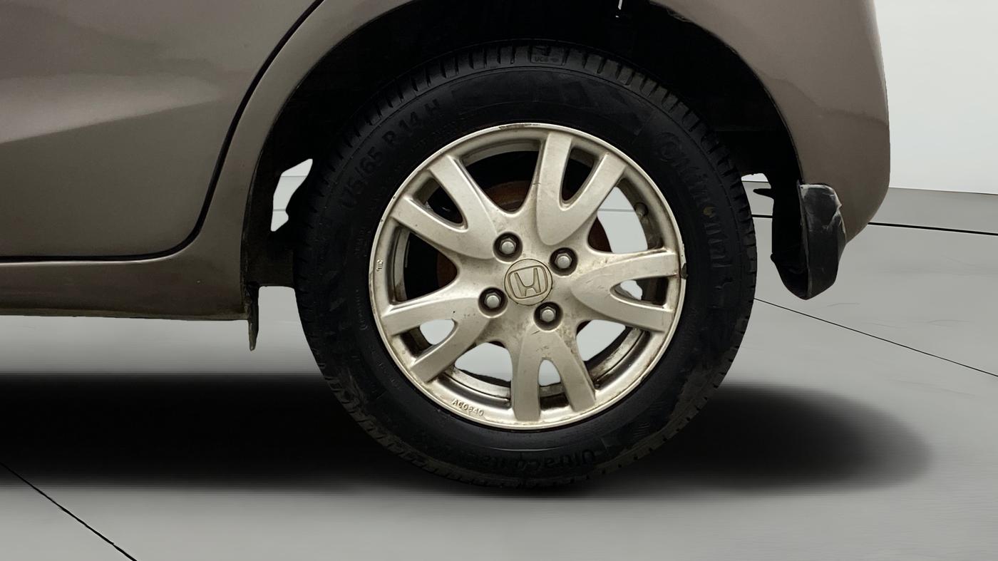 2016 Honda Brio VX AT, Petrol, Automatic, 72,722 km, Left Rear Wheel