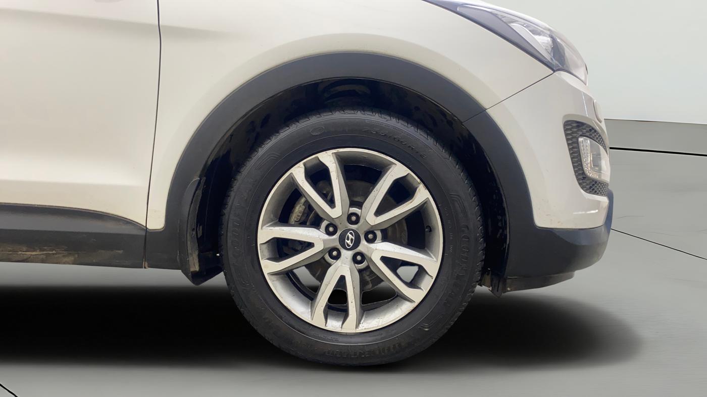 2015 Hyundai Santa Fe 4 WD AT, Diesel, Automatic, 81,011 km, Right Front Wheel