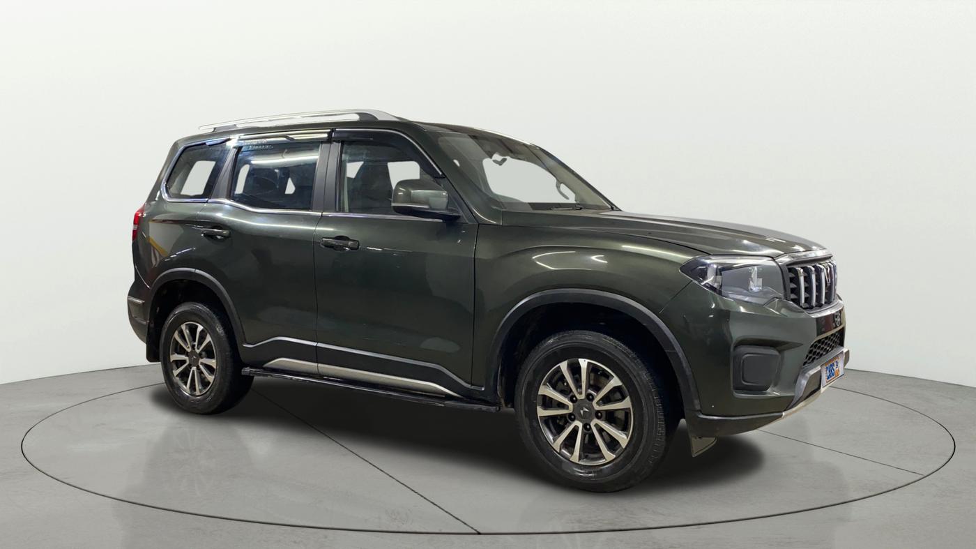 2023 Mahindra SCORPIO-N Z6 DIESEL MT 2WD 7 STR, Diesel, Manual, 33,077 km, Right Front Diagonal
