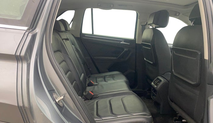 2019 Volkswagen TIGUAN HIGHLINE TDI AT, Diesel, Automatic, 53,191 km, Right Side Rear Door Cabin