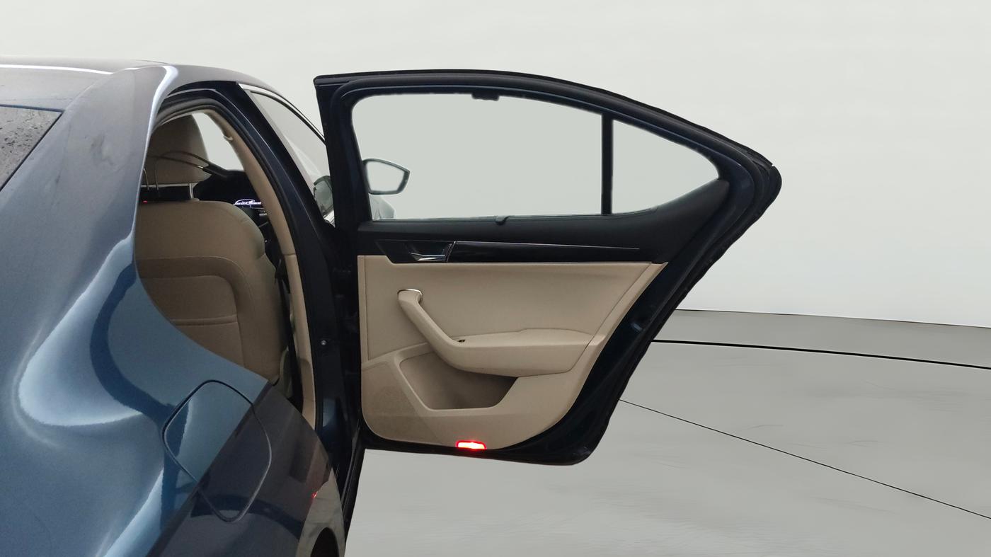 2022 Skoda Superb L&K 2.0 TSI AT, Petrol, Automatic, 61,943 km, RHS Rear Door