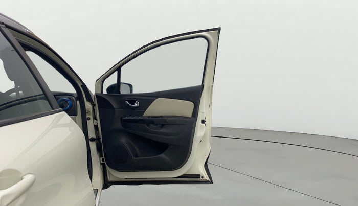 2018 Renault Captur RXT DIESEL DUAL TONE, Diesel, Manual, 1,21,157 km, RHS Front Door