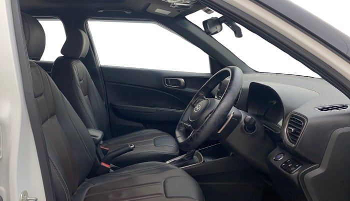 2024 Hyundai VENUE SX(O) 1.0 Turbo DCT Knight Edition, Petrol, Automatic, 15,504 km, Right Side Front Door Cabin