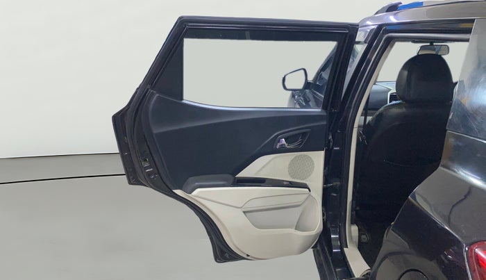 2019 Mahindra XUV300 W8 1.5 DIESEL, Diesel, Manual, 1,12,627 km, LHS Rear Door