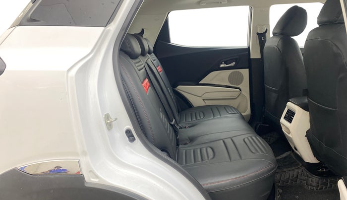 2024 Mahindra XUV 3XO AX5 1.2 L TCMPFi, Petrol, Manual, 5,026 km, Right Side Rear Door Cabin