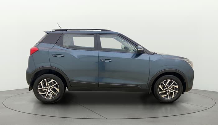 2022 Mahindra XUV300 W8 (O) 1.5 DIESEL AMT, Diesel, Automatic, 64,873 km, Right Side View