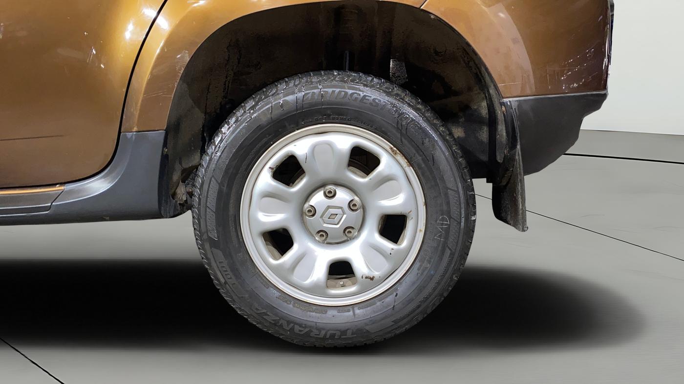 2014 Renault Duster RXL PETROL, Petrol, Manual, 37,765 km, Left Rear Wheel