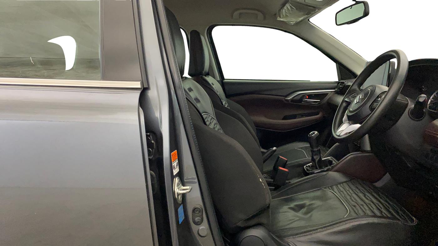 2022 Maruti Grand Vitara ZETA SMART HYBRID, Petrol, Manual, 40,092 km, Right Side Front Door Cabin