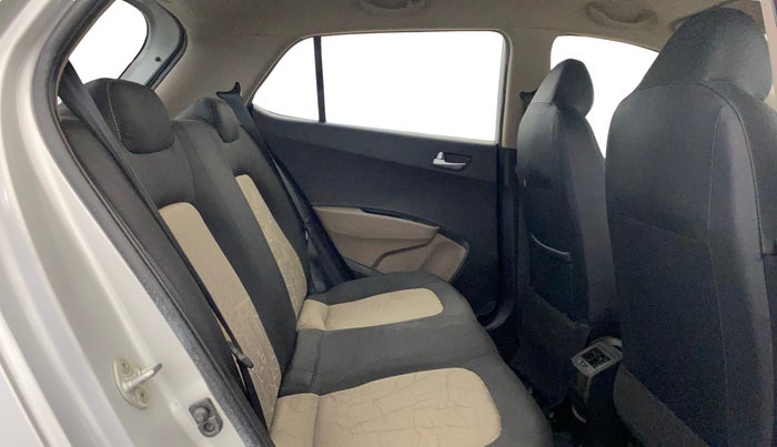 2016 Hyundai Grand i10 SPORTZ 1.2 KAPPA VTVT, Petrol, Manual, 26,923 km, Right Side Rear Door Cabin