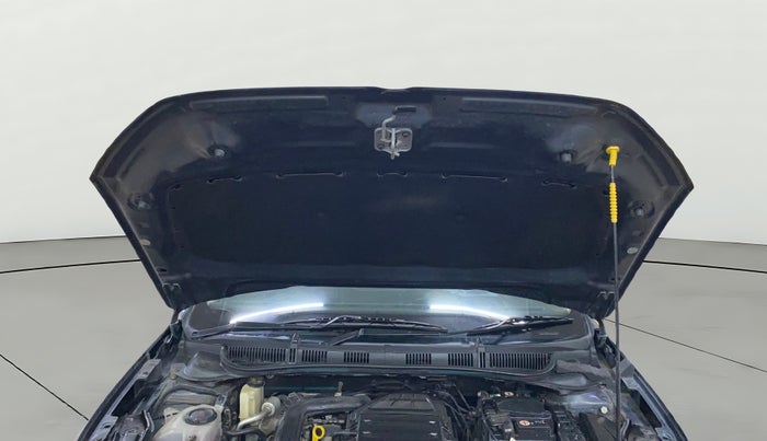 2022 Volkswagen VIRTUS TOPLINE TSI 1.0 AT, Petrol, Automatic, 16,917 km, Open Bonet