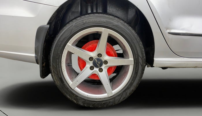 2016 Volkswagen Vento HIGHLINE 1.6 MPI, Petrol, Manual, 98,199 km, Right Rear Wheel