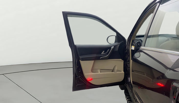 2015 Mahindra XUV500 W10, Diesel, Manual, 77,461 km, LHS Front Door