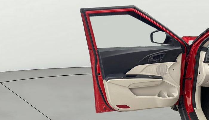 2022 Mahindra XUV300 W6 1.5 Diesel, Diesel, Manual, 50,637 km, LHS Front Door